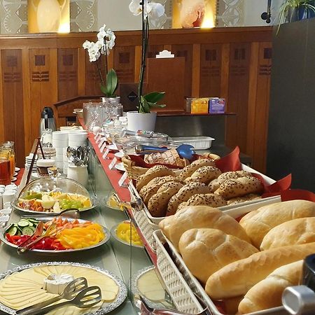 Hotel Okresni Dum Hradec Králové المظهر الخارجي الصورة