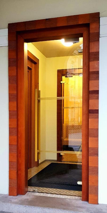 Hotel Okresni Dum Hradec Králové المظهر الخارجي الصورة