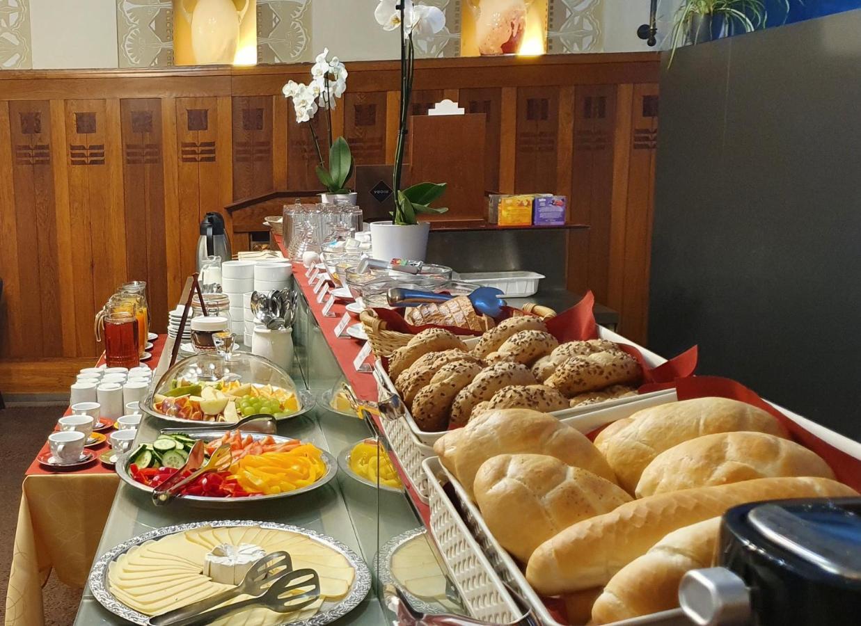 Hotel Okresni Dum Hradec Králové المظهر الخارجي الصورة